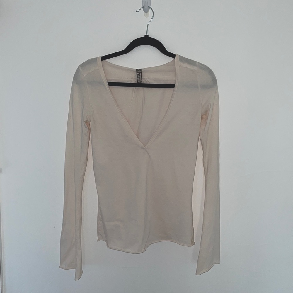Barefoot dreams Malibu collection long sleeve v neck hooded shirt raw hem small